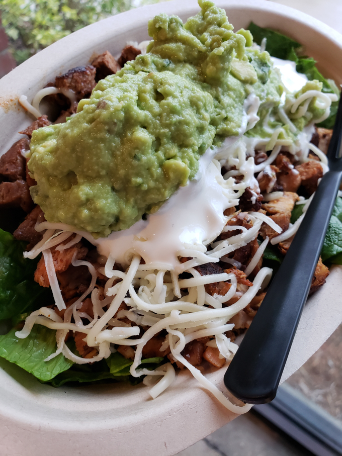 Wanna know how to order keto at Chipotle? Good! Today I'm telling you step by step instructions on how to order a keto friendly meal at Chipotle.