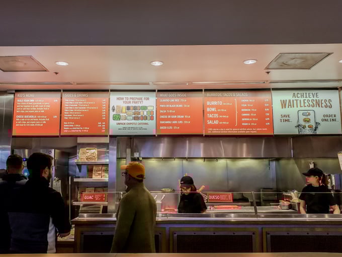 Wanna know how to order keto at Chipotle? Good! Today I'm telling you step by step instructions on how to order a keto friendly meal at Chipotle.