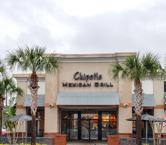 Wanna know how to order keto at Chipotle? Good! Today I'm telling you step by step instructions on how to order a keto friendly meal at Chipotle.