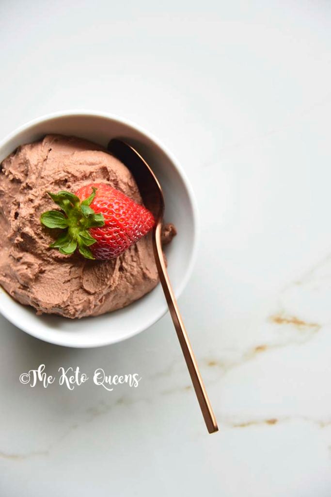 Easy Keto Chocolate Mousse Recipe. We love this low carb chocolate mousse because it's super easy to make and has minimal ingredients! PLUS is doesn't use a sugar free pudding mix like other chocolate mousse recipes.