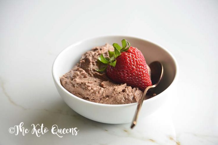 Easy Keto Chocolate Mousse Recipe. We love this low carb chocolate mousse because it's super easy to make and has minimal ingredients! PLUS is doesn't use a sugar free pudding mix like other chocolate mousse recipes.
