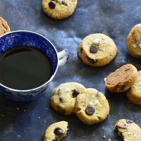 keto crunchy chocolate chip cookies