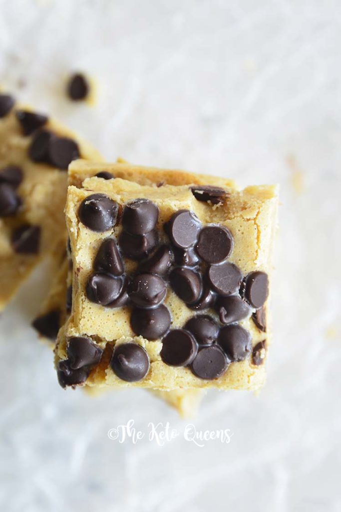 Chocolate Chip Keto Blondies Bar Recipe.Half brownie and half chocolate chip cookie, this Chocolate Chip Keto Blondie Recipe will be your new favorite keto dessert!