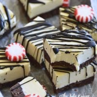 With a cool and creamy peppermint cheesecake filling and a sugar free chocolate cookie crust, people won’t know these Peppermint Chocolate No Bake Keto Cheesecake Bites are low carb unless you tell them!
