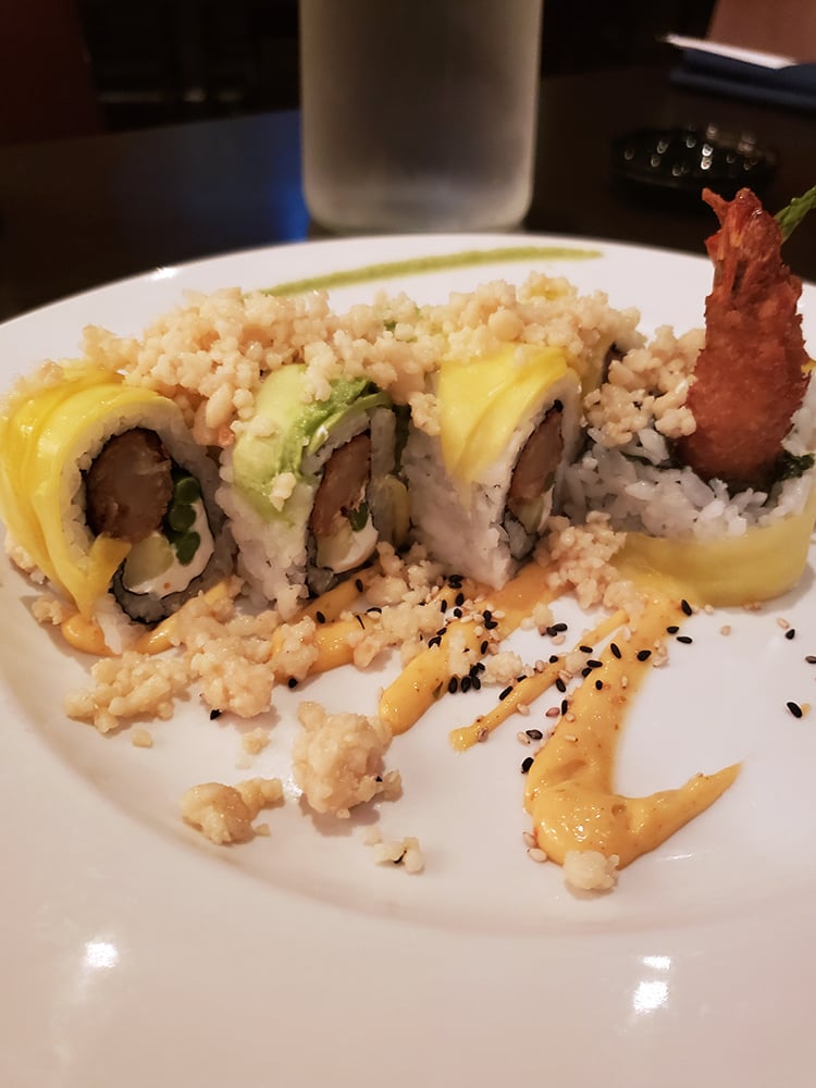 sushi roll at samauri blue