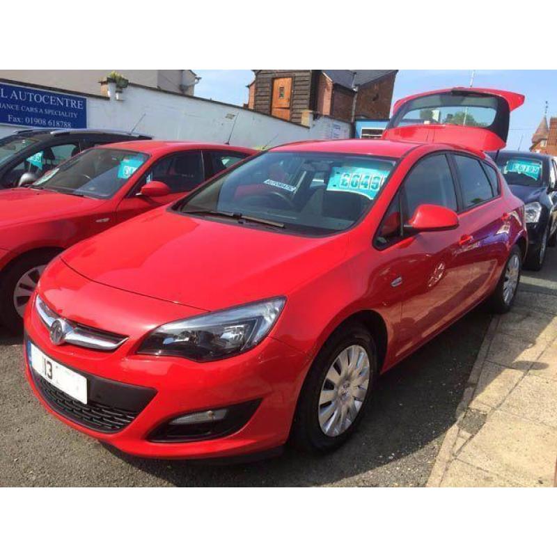 2013 Vauxhall Astra 1.6i 16V Exclusiv 5dr Auto 5 door Hatchback