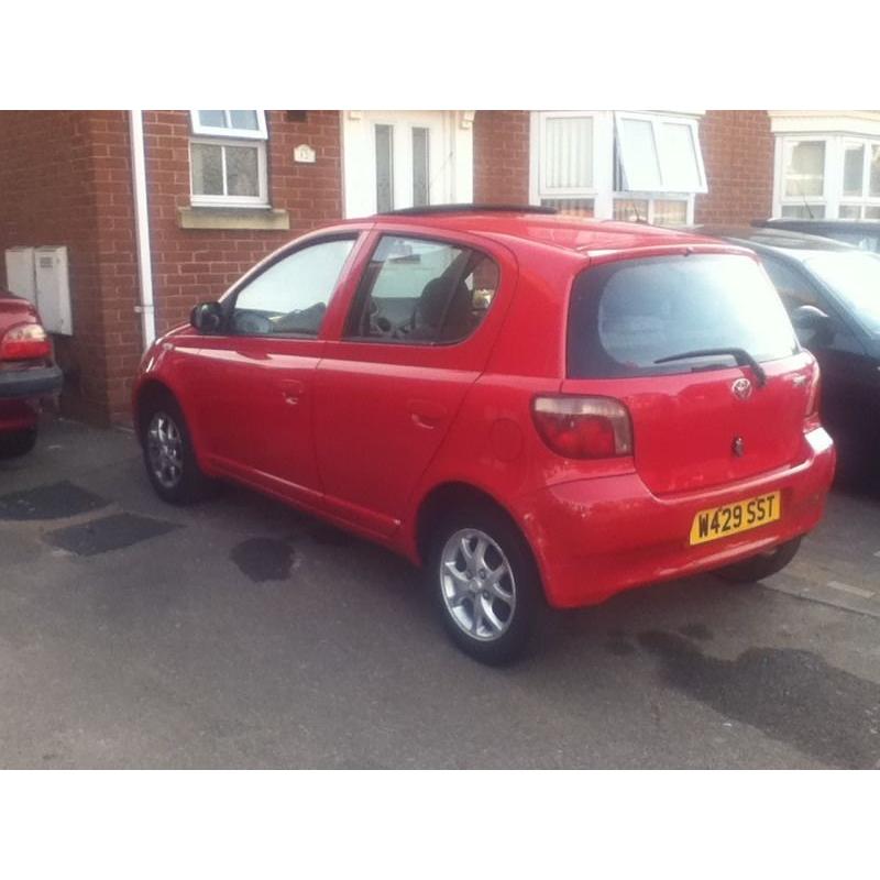 toyota yaris 5dr 1.3 cdx in red 95k mileage look !!!