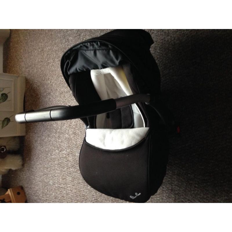 Silvercross infant car seat, excellent condition. Barely used as was a spare seat!