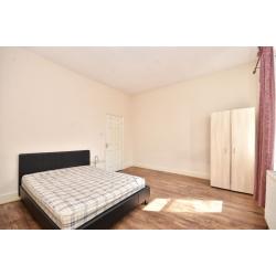 EXTRA LARGE rooms to rent, - Available NOW NEAR STARTFORD westfield shopping center & UEL