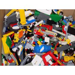 HUGE BOX OF LEGO 20KG+ INCLUDES 60+ INSTRUCTION LEAFLETS SEE PHOTOS