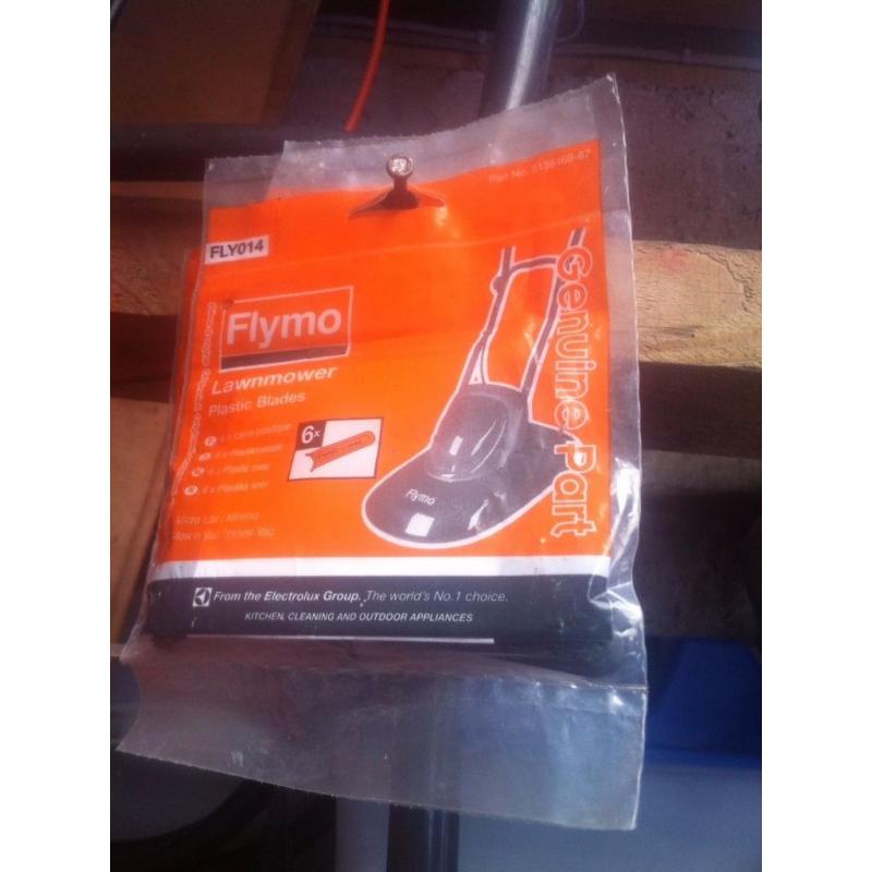 FLYMO MICRO LITE LAWNMOWER WITH NEW BLADES & GARDEN SEATS & WELDED MESH