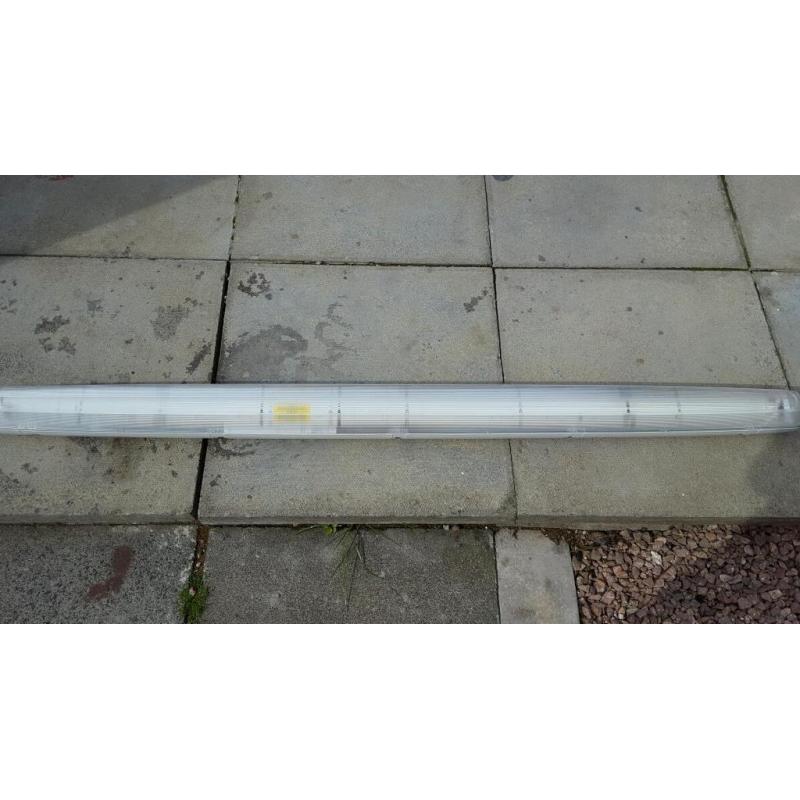 5 foot fluorescent light