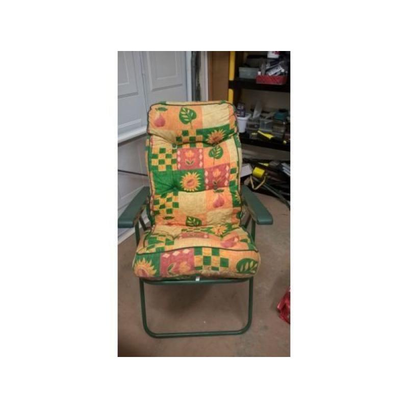 Patio reclinning padded chair