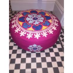 GORGEOUS CUSHION SEAT/POUF! ALMOST NEW