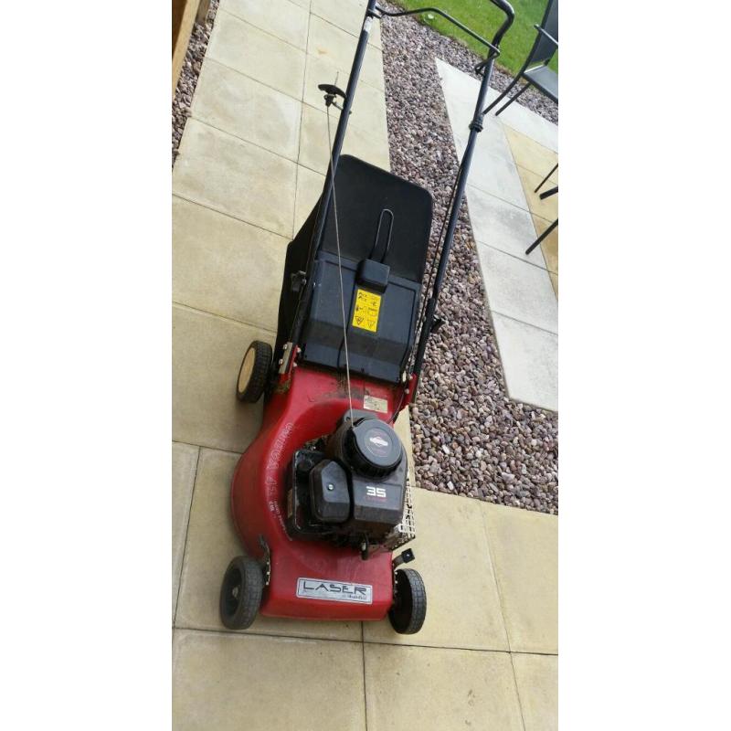 BRIGGS AND STRATTON 35 CLASS LAWN MOWER WITH BOX PETROL 3.5 BHP GRASS CUTTER