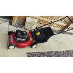 BRIGGS AND STRATTON 35 CLASS LAWN MOWER WITH BOX PETROL 3.5 BHP GRASS CUTTER