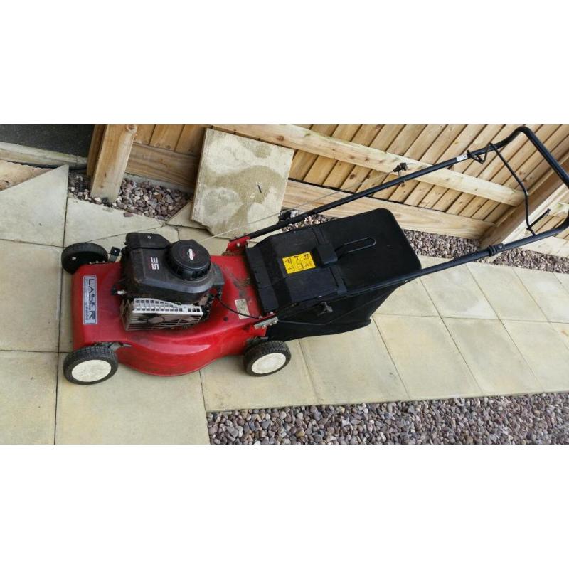 BRIGGS AND STRATTON 35 CLASS LAWN MOWER WITH BOX PETROL 3.5 BHP GRASS CUTTER