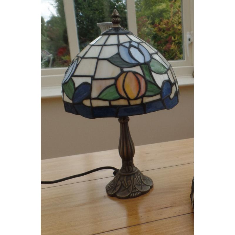 Tiffany style table/bedside lamp