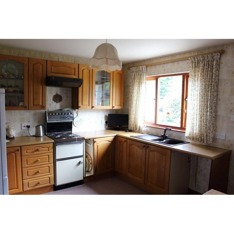 Fitted Kitchen: Units and Worktops