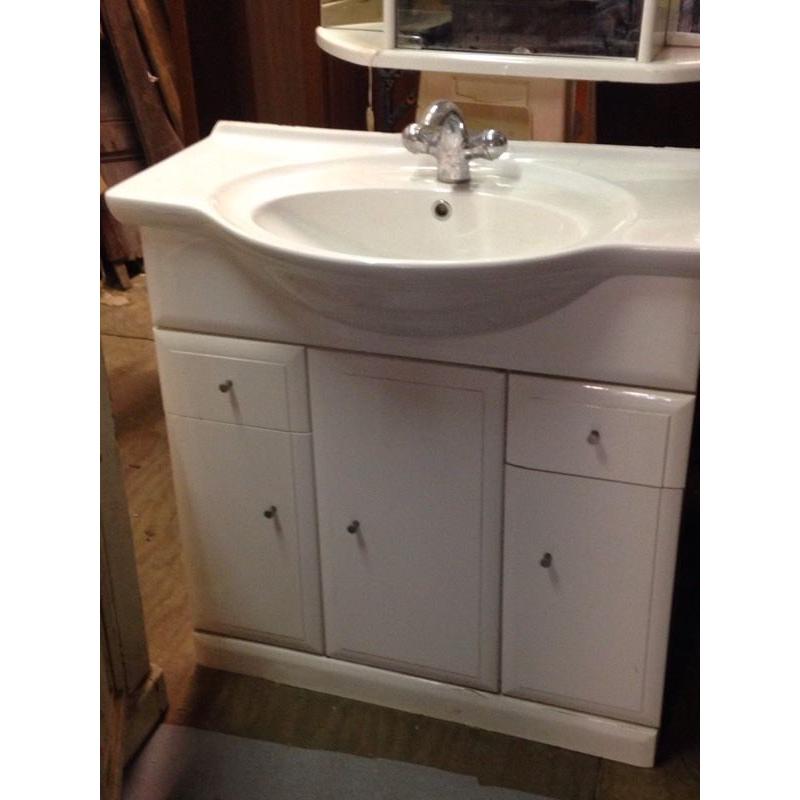 Bathroom vanity unit, and cabinet