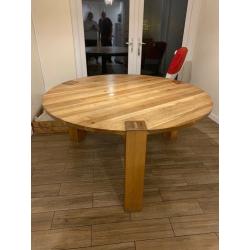 Solid oak round 6 seater dining table (no chairs)