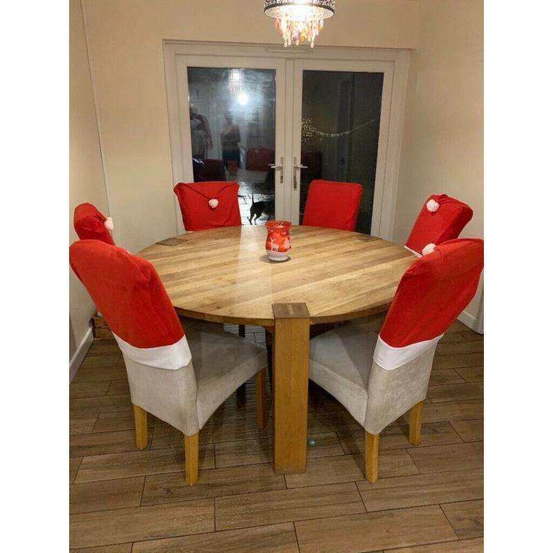 Solid oak round 6 seater dining table (no chairs)